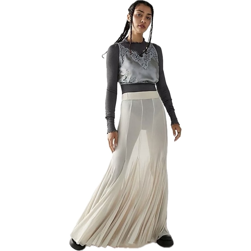 Free People Intimately NWOT Godet Girl Mesh 1/2 Slip Size XS and Small